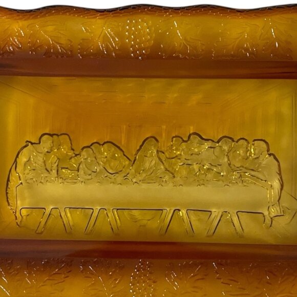 Vintage Amber Glass Last Supper Tray with Scalloped Edge and Grape Vine Border – - Picture 2 of 3